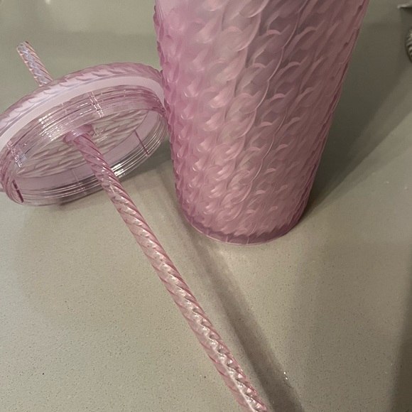 Pink textured chain link Starbucks tumbler. Light Pink, 24 oz. NWT - Picture 3 of 4